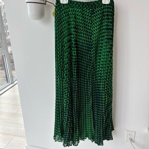 Club Monaco Green and Black Patterned Pleated Maxi Skirt